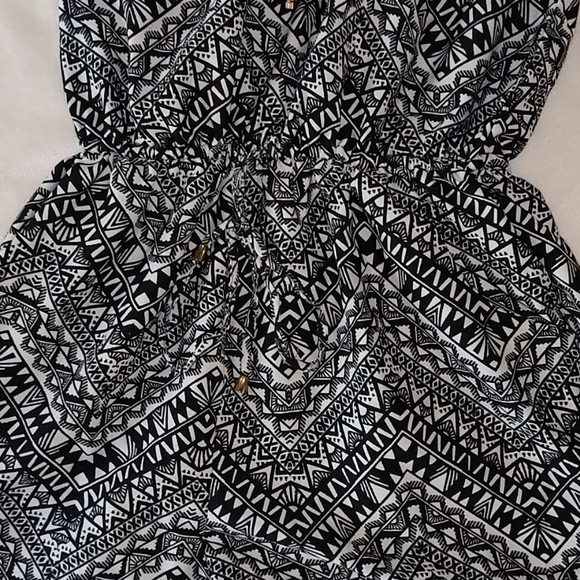 Romper - Picture 2 of 4